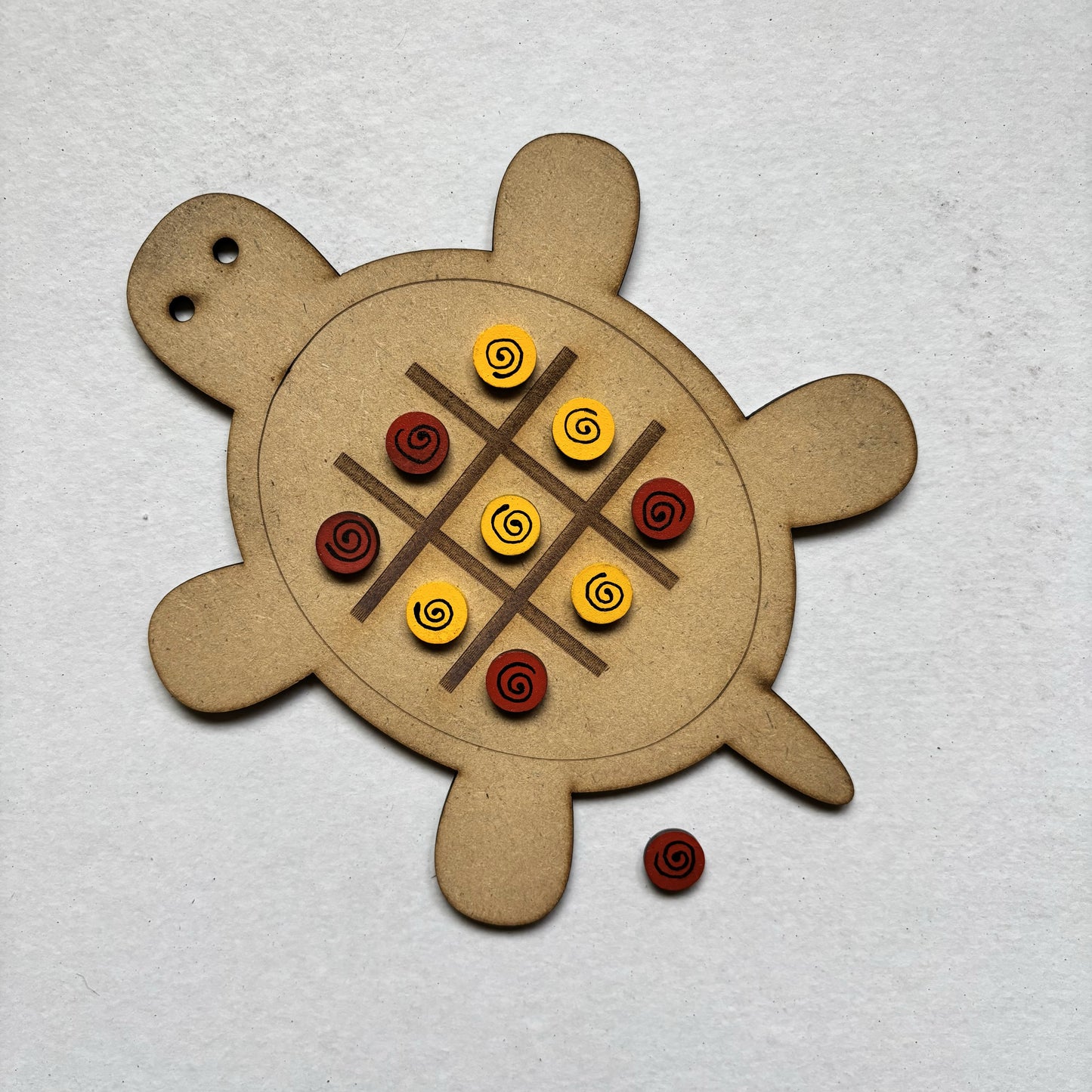 Wooden TIC TAC TOE for children Tortoise-shaped game with colored discs